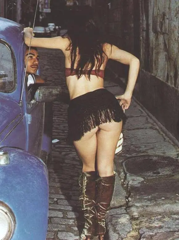 Alessandra Negrini Pelada na Playboy (Abril de 2000)